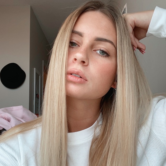 Meet your Posher, Paige ✨ - Picture 1 of 1